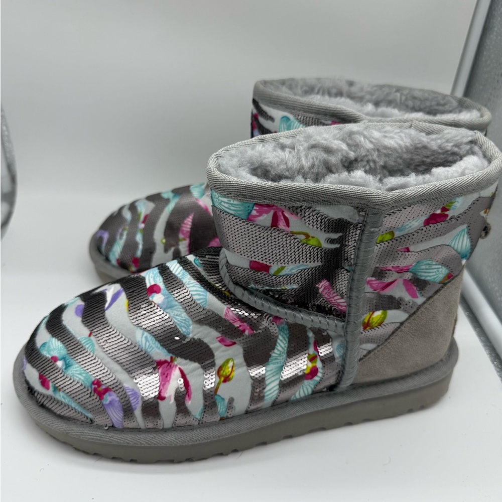 Size: 8 / Womens Ugg Classic Mini Tiger Flower Boots